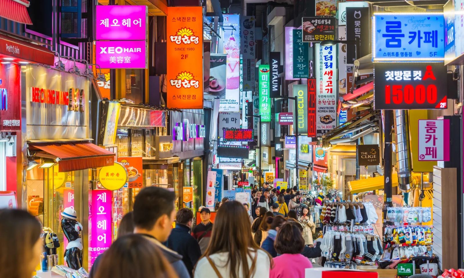 Khu phố Myeongdong ở Seoul về đêm