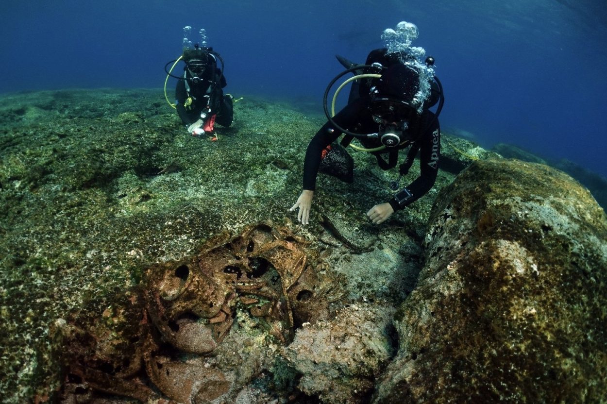 10 Ancient Ghost Ships that Surrounded the Greek Island