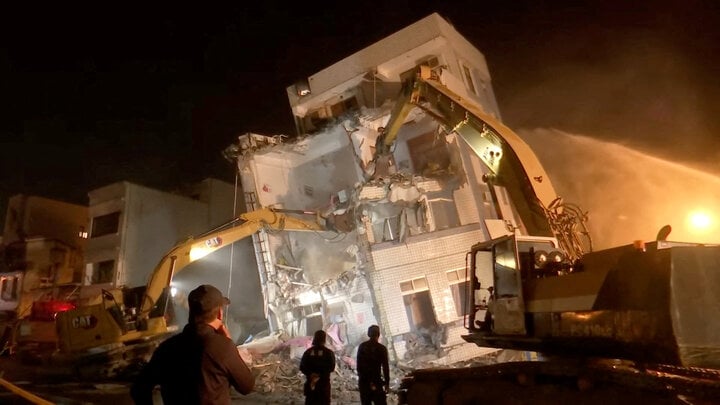 Rescue operations at the scene of a collapsed building in Hua Lien, Taiwan.