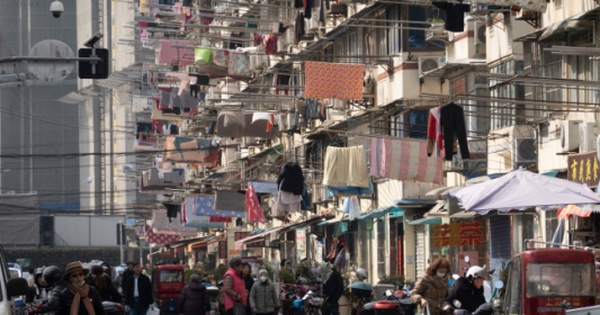 The Unique Tradition of Hanging Clothes in Shanghai