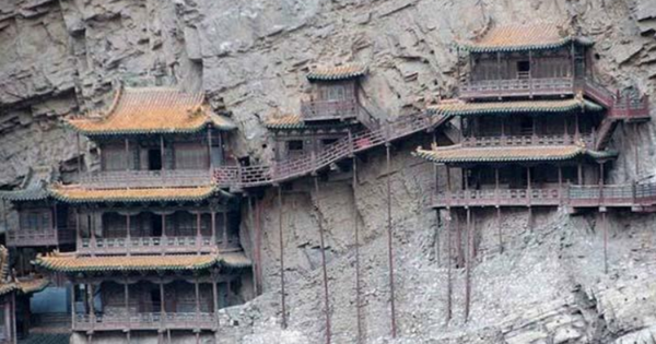 “The Most Dangerous Temple in China” Perched on a Cliff for Over 1,500 Years