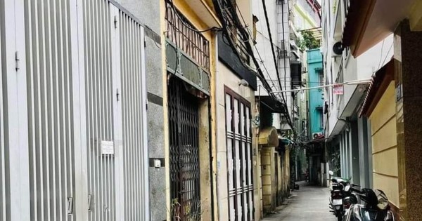 Why Are People in Hanoi Racing to “Hunt” Houses in Alleys?