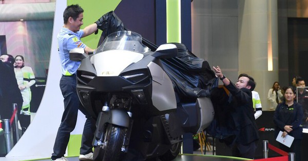 The World’s Largest Electric Motorcycle can Travel 720 km on a Single Charge!