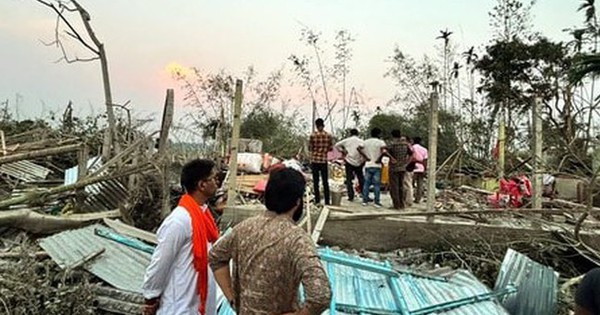 Severe Storm Hits Western India, Leaving over 300 Casualties