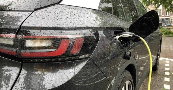 Is it Safe to Charge an Electric Vehicle in the Rain?